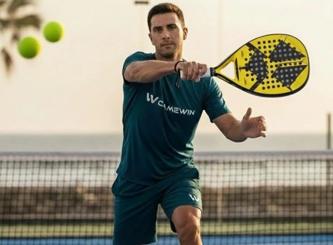 Camewin professional Padel racket in yellow and black with carbon fiber frame.